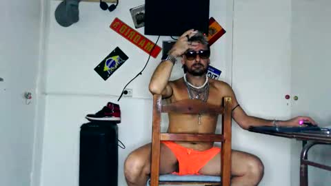 alfredopantuso online show from April 12, 7:01 am