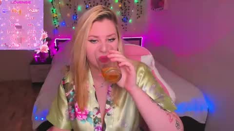 Snapshot of alice___miss chatting on December 3, 7:06 pm Alice Miss online show from December 3, 7:06 pm
