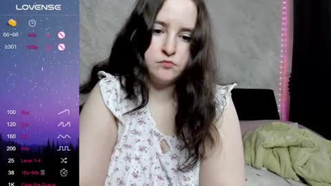 Snapshot of alice_allens chatting on October 6, 1:18 pm Alice online show from October 6, 1:18 pm