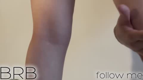 Snapshot of alice_bess chatting on January 22, 1:11 pm Alice.....Welcome to my room Lets get to know each other better and have an unforgettable time online show from January 22, 1:11 pm