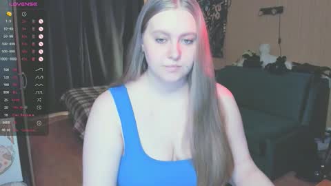 Snapshot of alice_dreamgirl_ chatting on October 21, 11:48 am Alice 3 online show from October 21, 11:48 am