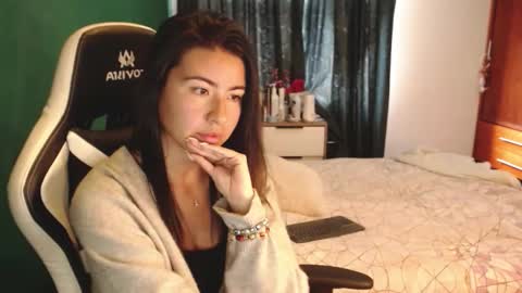 Alice online show from December 19, 7:42 pm