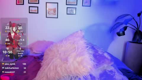 Snapshot of alice_simmons chatting on September 18, 4:00 pm alice_simmons online show from September 18, 4:00 pm