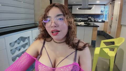 Snapshot of alicecamxxx chatting on October 8, 1:17 pm alicecamxxx online show from October 8, 1:17 pm