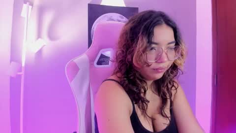Snapshot of alicecamxxx chatting on September 9, 1:33 pm alicecamxxx online show from September 9, 1:33 pm