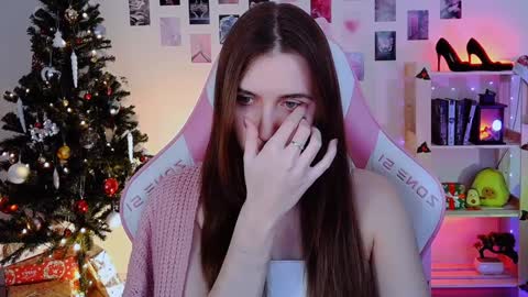 Snapshot of alicecharmy chatting on December 22, 12:38 pm alicecharmy online show from December 22, 12:38 pm