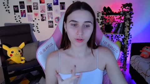 Snapshot of alicecharmy chatting on December 6, 1:27 pm alicecharmy online show from December 6, 1:27 pm