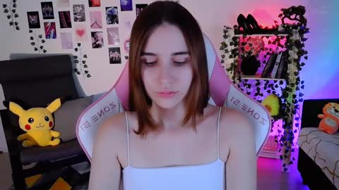 Snapshot of alicecharmy chatting on December 12, 11:39 am alicecharmy online show from December 12, 11:39 am