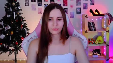 Snapshot of alicecharmy chatting on December 16, 1:43 pm alicecharmy online show from December 16, 1:43 pm