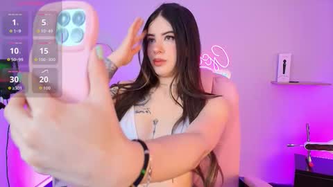 Snapshot of alicee_vixen chatting on October 15, 12:28 pm Alice online show from October 15, 12:28 pm