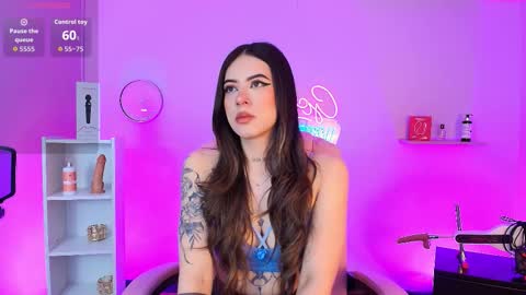 Snapshot of alicee_vixen chatting on October 20, 12:21 pm Alice online show from October 20, 12:21 pm