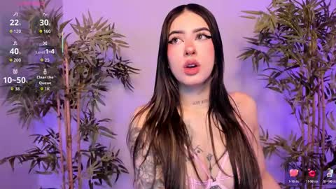 Snapshot of alicee_vixen chatting on October 11, 12:43 pm Alice online show from October 11, 12:43 pm