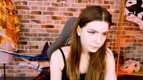 Snapshot of aliceinredsquare_ chatting on October 5, 5:49 am Alice online show from October 5, 5:49 am