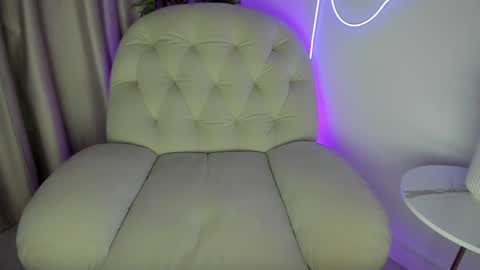 AliceLevine online show from November 26, 4:54 am