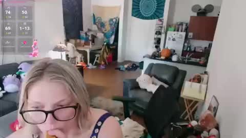 Snapshot of aliceliddell710 chatting on October 15, 5:47 pm Alice Liddell online show from October 15, 5:47 pm