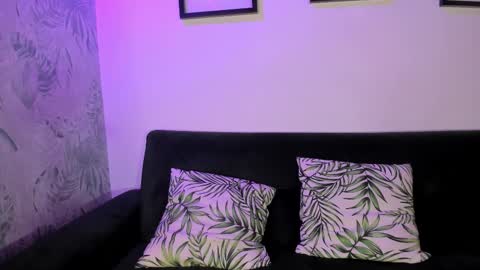 Snapshot of alices_kingsley chatting on September 28, 9:24 pm Alice online show from September 28, 9:24 pm