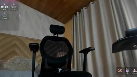 Snapshot of alices_kingsley chatting on October 6, 11:33 pm Alice online show from October 6, 11:33 pm