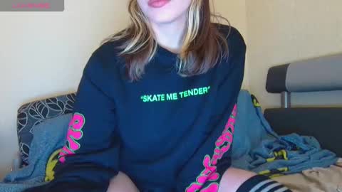 Snapshot of alicewoolfy chatting on October 15, 12:47 am AliceWoolfy online show from October 15, 12:47 am