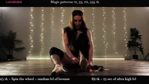 Alicia online show from May 24, 9:10 pm