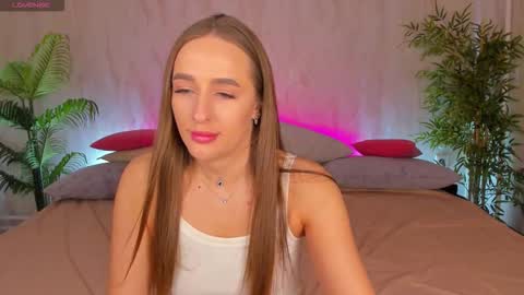 Mia online show from December 1, 1:58 am