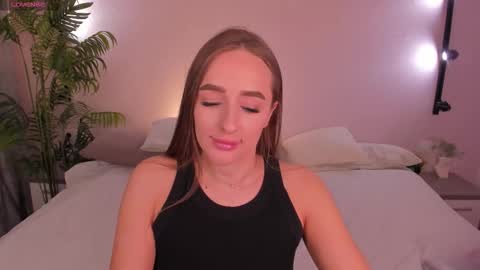 Mia online show from November 24, 1:59 am