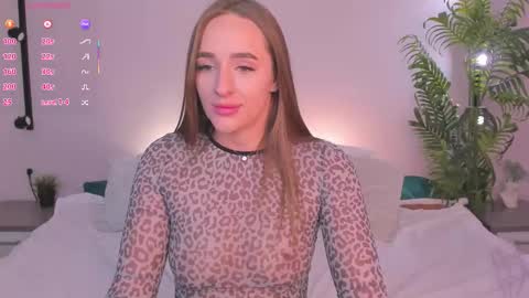 Snapshot of alicia_edwards chatting on October 16, 2:33 am Mia online show from October 16, 2:33 am