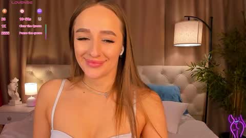 Snapshot of alicia_edwards chatting on October 10, 2:28 am Mia online show from October 10, 2:28 am