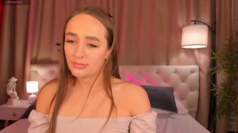 Mia online show from November 7, 2:14 am