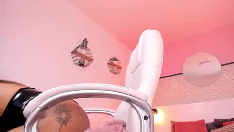 Snapshot of alicia_summer_ chatting on February 27, 6:57 am alicia_summer_ online show from February 27, 6:57 am