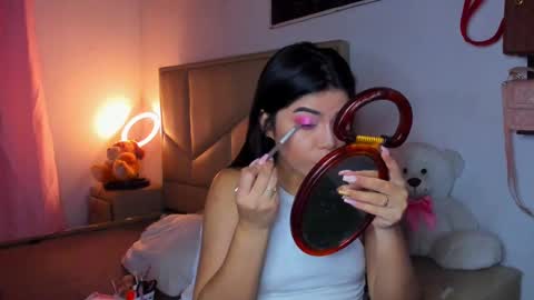 Snapshot of aliciabiden chatting on October 18, 4:05 am aliciabiden online show from October 18, 4:05 am