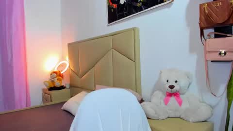 Snapshot of aliciabiden chatting on September 30, 8:14 am aliciabiden online show from September 30, 8:14 am