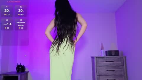 Alicia Hebi online show from March 31, 3:01 pm