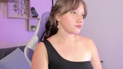 Snapshot of aliciamoonx chatting on October 14, 11:46 am aliciamoonx online show from October 14, 11:46 am