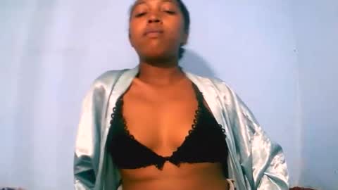 alicianah online show from January 6, 6:45 pm