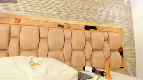  ALIKA BROWN  online show from April 11, 7:45 am