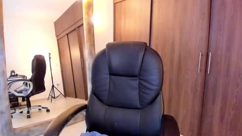 IG Alik nasso    online show from February 13, 7:35 am