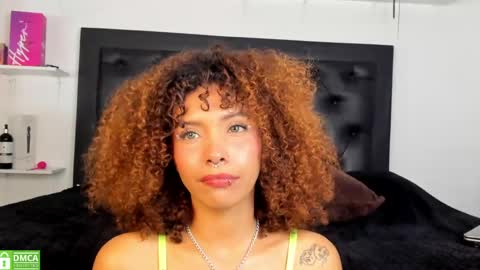 alika_jonhson_ online show from May 18, 2:43 am
