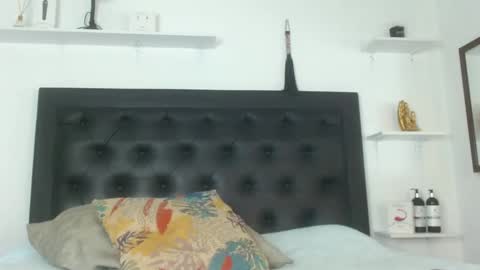 Snapshot of alika_jonhson_ chatting on October 4, 11:35 pm alika_jonhson_ online show from October 4, 11:35 pm