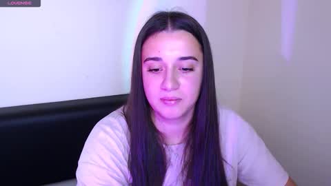 Snapshot of alinaasti_ chatting on October 17, 8:51 am Alina online show from October 17, 8:51 am