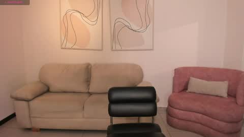 alinakravitz_ online show from May 8, 7:41 pm