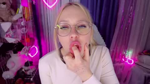 alinaocean online show from April 5, 7:11 pm