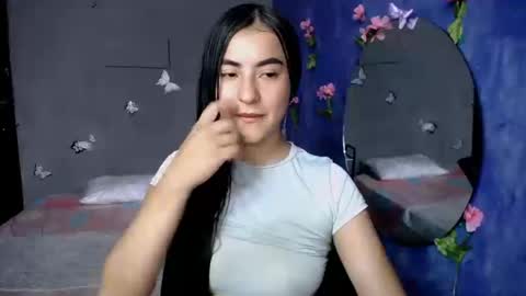 Snapshot of alis_jones__ chatting on September 18, 4:33 pm Alis jines online show from September 18, 4:33 pm