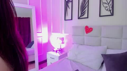 Snapshot of alisa_walker chatting on February 19, 11:25 pm online show from February 19, 11:25 pm