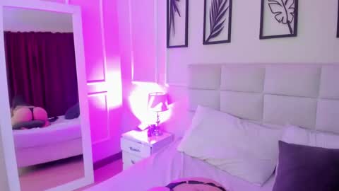 Snapshot of alisa_walker chatting on March 2, 8:40 pm online show from March 2, 8:40 pm