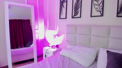 Snapshot of alisa_walker chatting on February 10, 10:19 pm online show from February 10, 10:19 pm