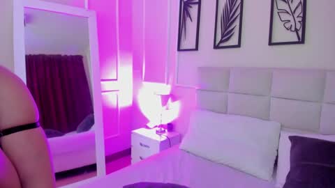 Snapshot of alisa_walker chatting on February 11, 11:44 pm online show from February 11, 11:44 pm