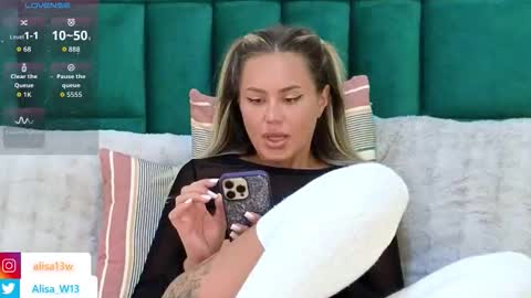 Snapshot of alisawilson_ chatting on October 2, 12:04 pm Alisa online show from October 2, 12:04 pm