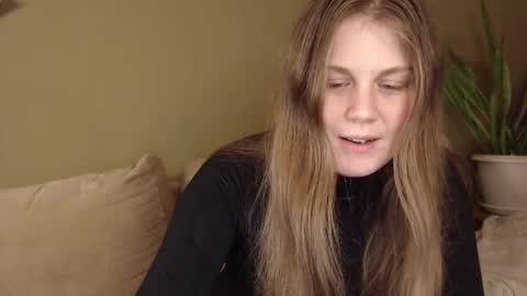 alisaxxxshy online show from November 10, 10:45 pm