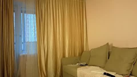 Alisia online show from November 13, 10:40 am