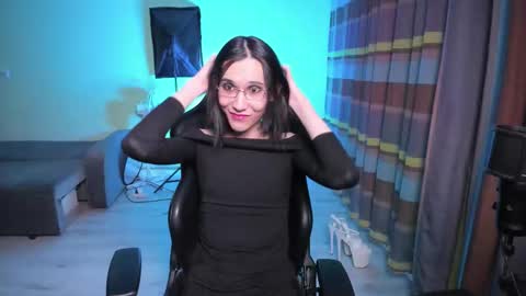 Alison online show from February 13, 9:07 pm